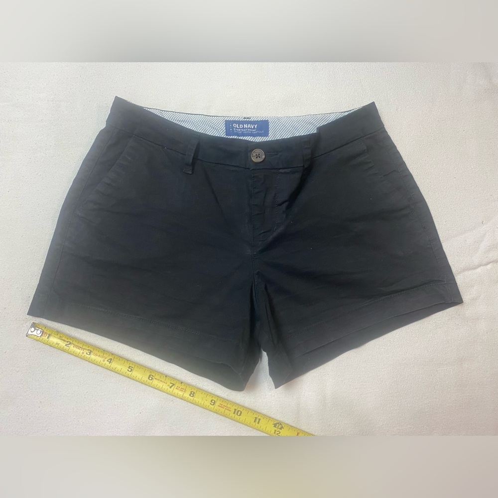 OLD NAVY. Women’s black shorts. Size 0